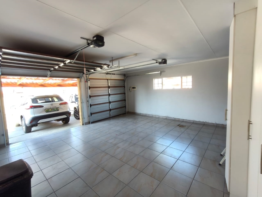 3 Bedroom Property for Sale in Waterval East North West